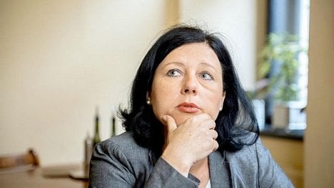 Náhledový obrázek - Europoslanci chtějí záruku, že Jourová ohlídá vládu práva v Česku. Budou se ji ptát i na Babiše