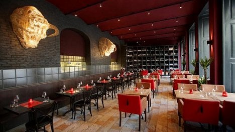 Náhledový obrázek - Z restaurace Monarch je vinný tapas gastrobar. Úplně nenadchne