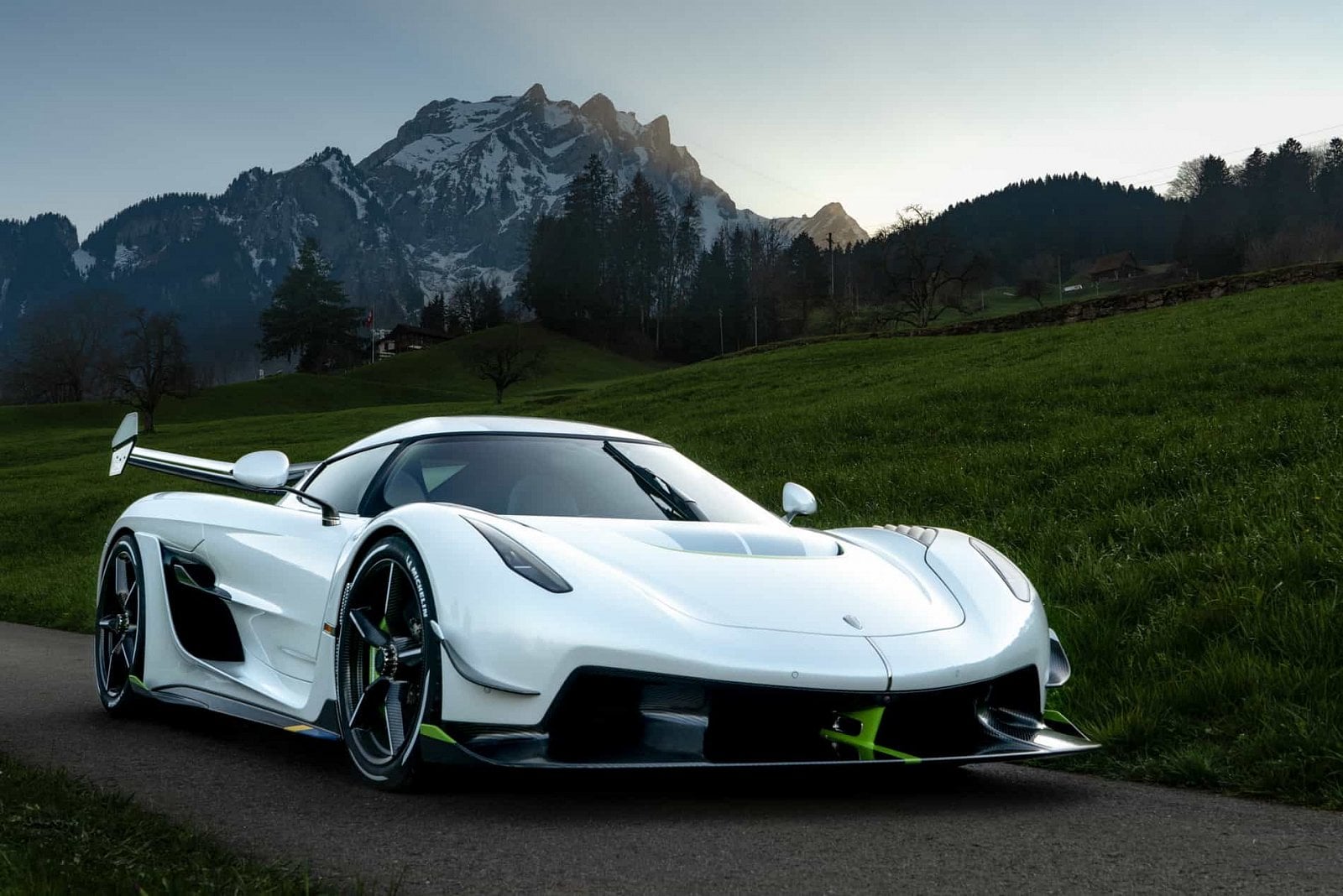 2019-04-KOenigsegg-Jesko_01.jpg