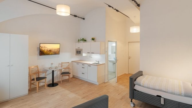 Stříbrné bydlení přitahuje investory. Nových domovů pro seniory v Česku přibývá, limitem je ale nedostatek personálu