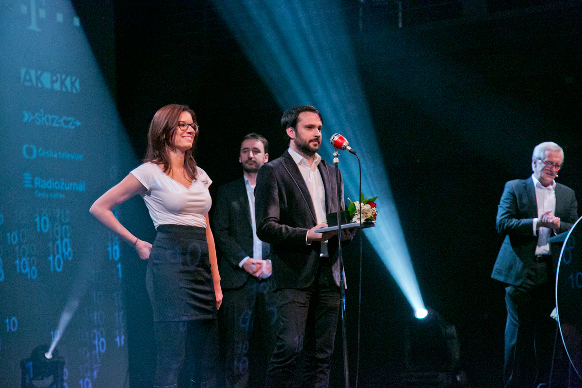 Cenu za Utubering přebírají Andrea Hurychová a Michal Šamánek.
