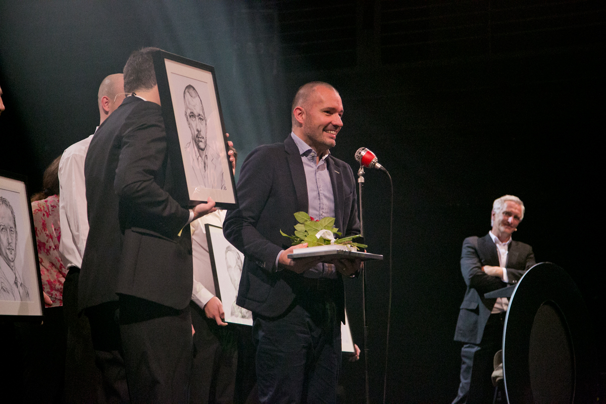 Vítězem je moderátor DVTV Martin Veselovský.