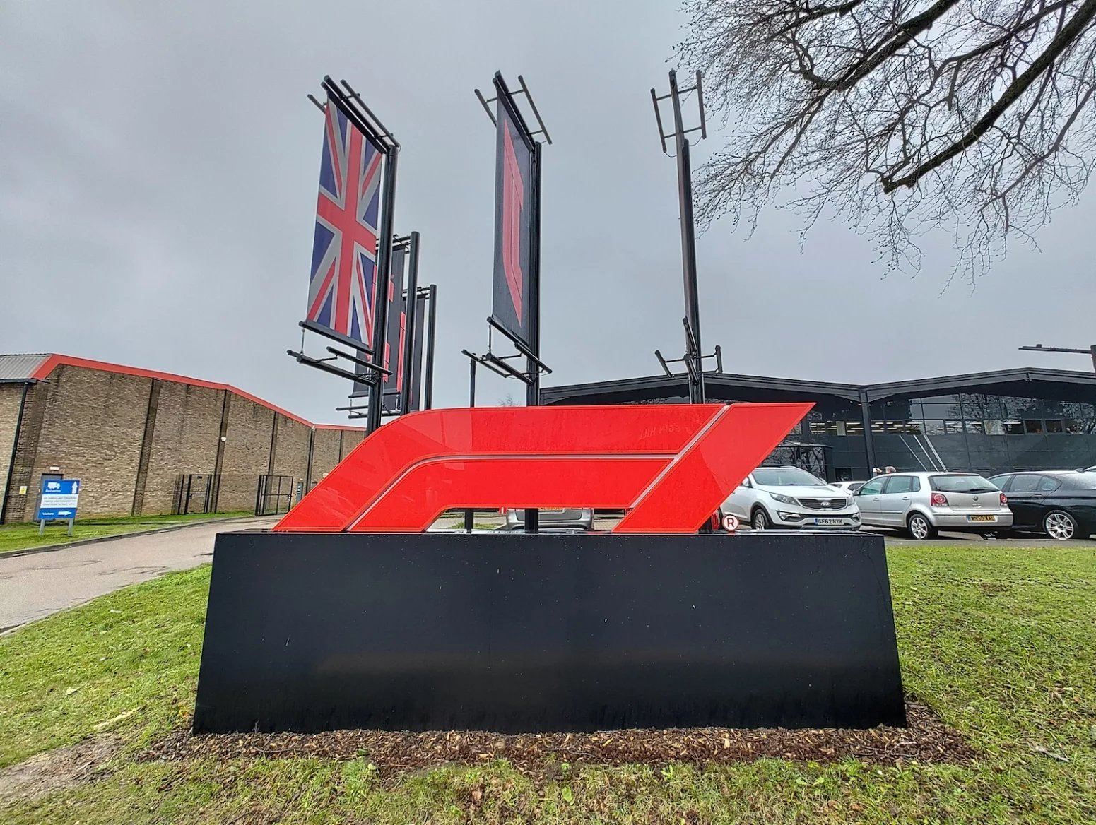 Technologické a mediální centrum F1 v Biggin Hill