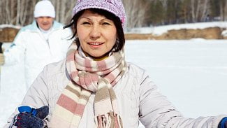 Náhledový obrázek - V zimě je důležité správně vrstvit oblečení. Příliš mnoho vrstev a těsné neprodyšné prádlo ale spíše škodí