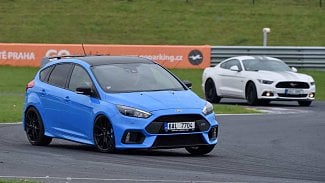 Náhledový obrázek - Rychlé Fordy na okruhu v Mostě: Fiesta ST, Focus RS a hlavně Mustang V8