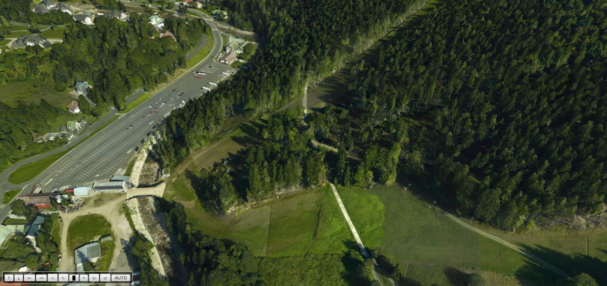 Kromě panoramatických snímků se uživatelé mohou těšit také na 3D mapy, které umožňují libovolné otáčení do stran nebo pohled z větší či menší výšky. Na začátku dubna bude k dispozici jako první ukázka 3D mapa Špindlerova Mlýna. Postupně se pak objeví dalších 250 měst a obcí. Výpočty probíhají na velmi výkonném počítači Anselm, umístěném na Vysoké škole báňské v Ostravě. Díky superpočítači se podaří urychlit výpočet modelu na pouhý jeden rok, bez něj by trval výpočet i několik let.