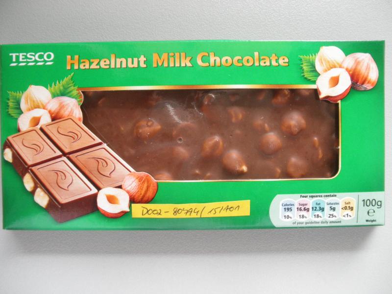 TESCO Hazelnut Milk Chocolate - Mléčná čokoláda s celými lískový