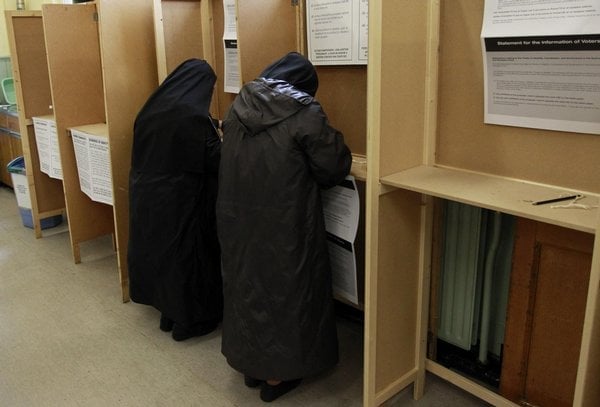 2011-01-irovc3a9-v-referendu-hlasujc3ad-o-fiskc3a1lnc3adm-paktu-