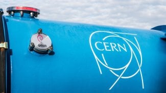 CERN přechází na Debian