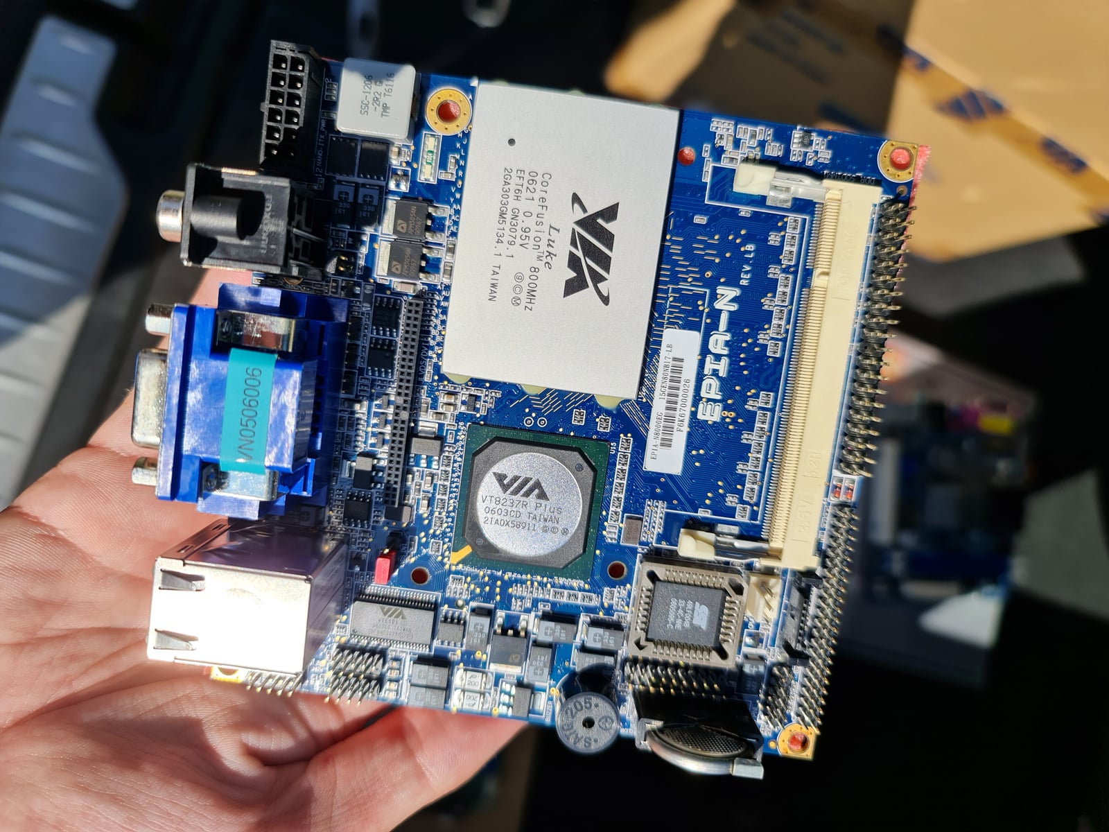 Ukázky: x86 procesory WinChip, VIA a Zhaoxin