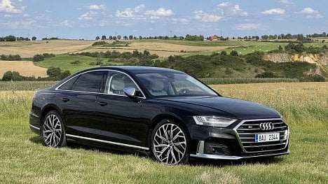 Náhledový obrázek - Rychlé Audi S8 se pyšní unikátním podvozkem, který oceníte nejen při transportu tajemných kufříků