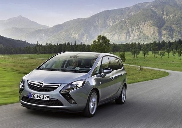 2011-06-opel-zafira-tourer-5.jpg