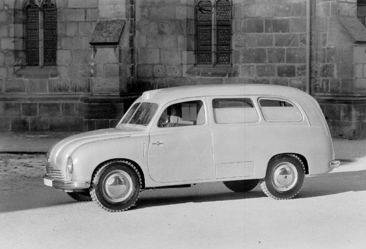 Ambulance Tatra 201 by v případě sériové výroby znamenala velký přínos našemu zdravotnictví i zajímavý exportní artikl…