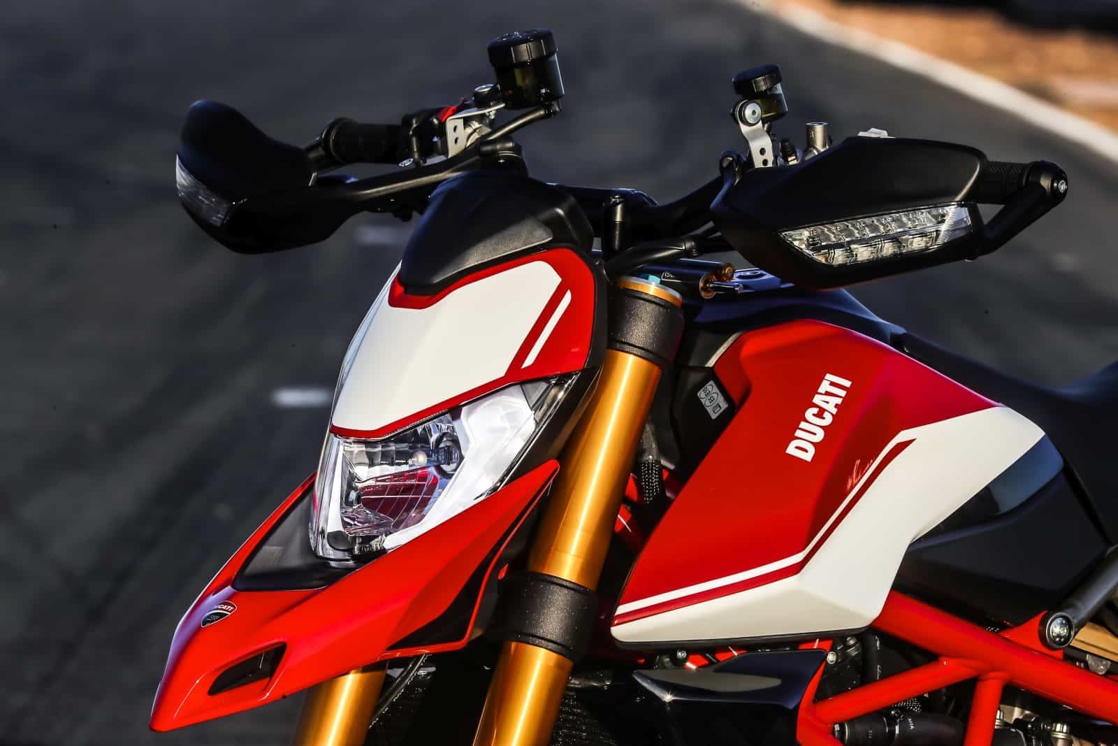 2019-06-Hypermotard_950_SP_Static-33.jpg