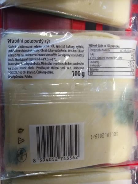 Nebezpečné potraviny - prodejna  AVI, Luže. Zlatý sýr GOUDA 48% plátky. Na povrchu sýru se vyskytovala plíseň zelené barvy. Při kontrole nebyly zjištěny nevyhovující teploty skladování tohoto výrobku, výrobek neměl prošlé datum minimální trvanlivosti.