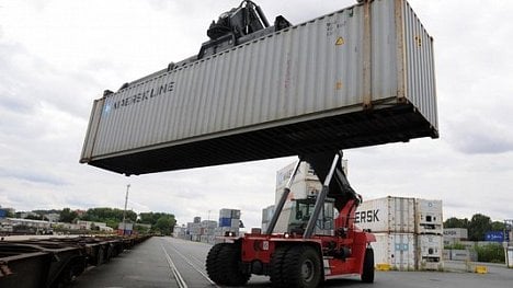 Náhledový obrázek - Zahraniční obchod skončil letos poprvé ve schodku