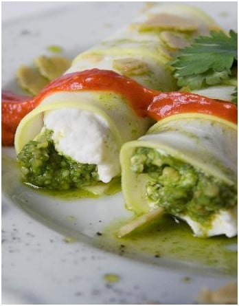 
Cannelloni s pestem a mandlovou ricottou 
