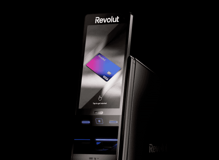 Bankomat litevské banky Revolut v Katalánsku (Španělsko).
