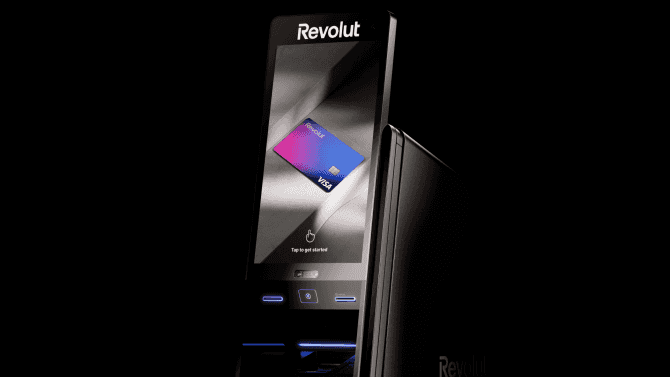 Bankomat litevské banky Revolut v Katalánsku (Španělsko).