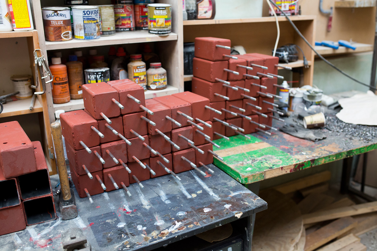 V branických ledárnách vznikají unikátní bambusové konstrukce