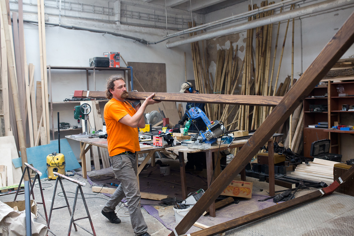 V branických ledárnách vznikají unikátní bambusové konstrukce