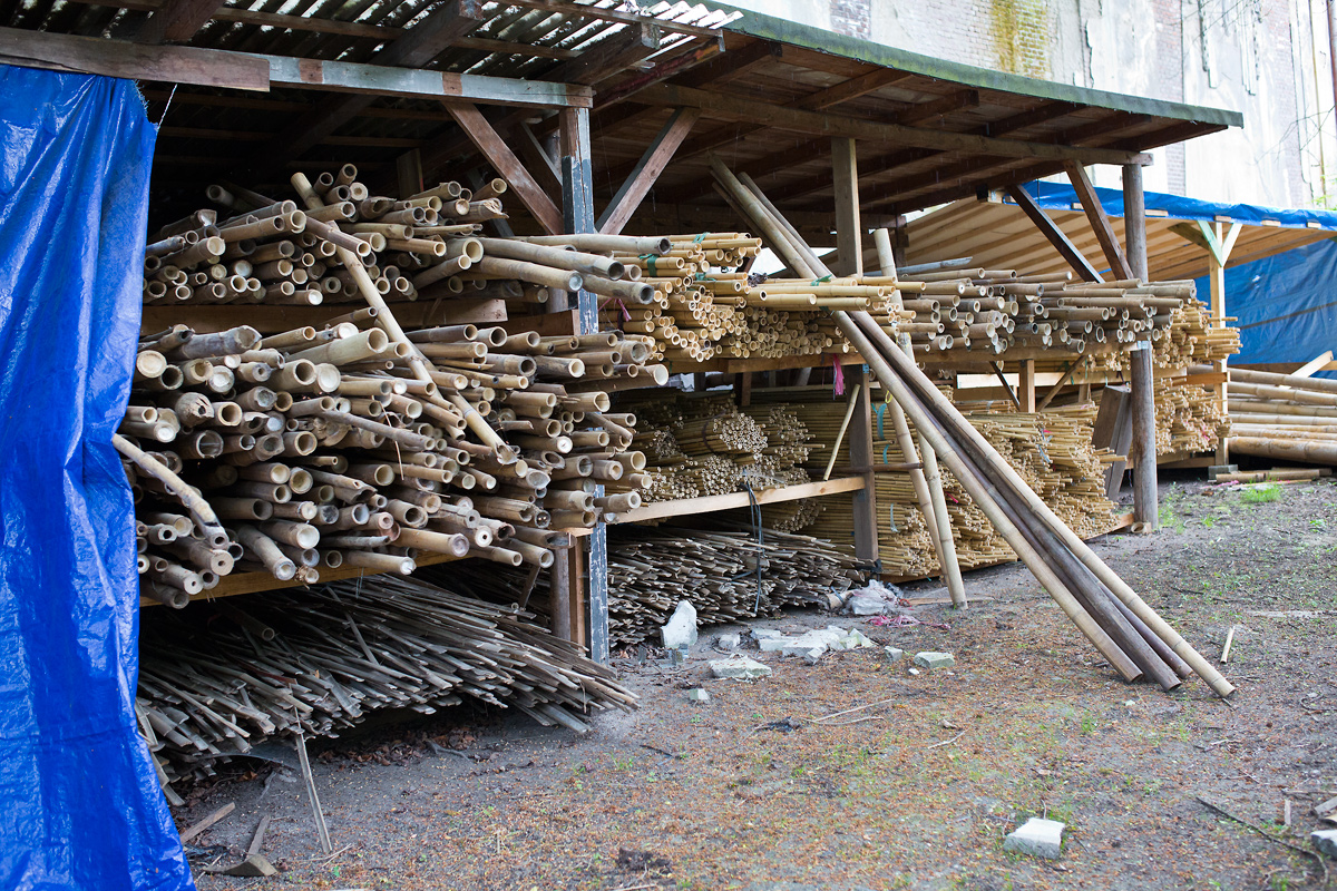 V branických ledárnách vznikají unikátní bambusové konstrukce