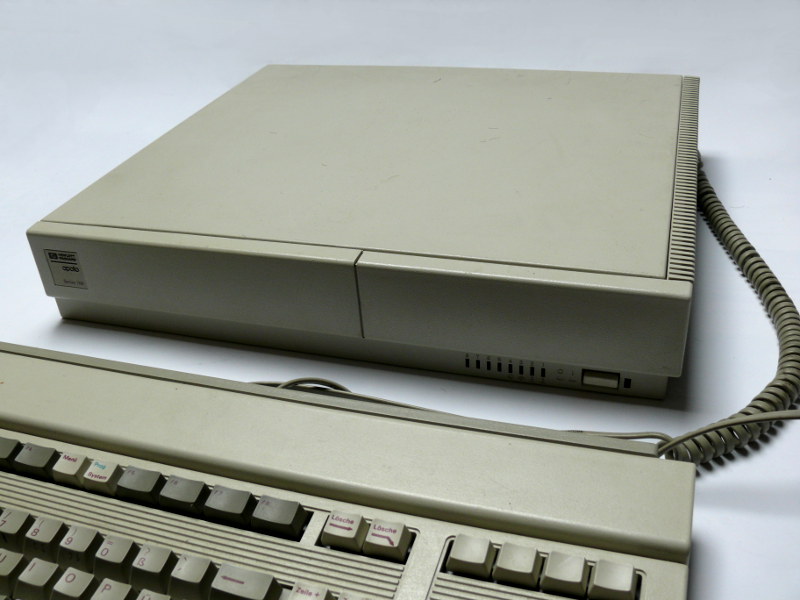 HP vyrábělo dlouhá léta pracovní stanice a servery používající procesory PA-RISC. Výroba byla v roce 2008 ukončena, ale podpora stále běží. Jde ale stále o velmi solidní stroje a pokud HP-UX nahradíte moderním Linuxem, můžou ještě dlouhou dobu sloužit. Více na parisc-linux.org.