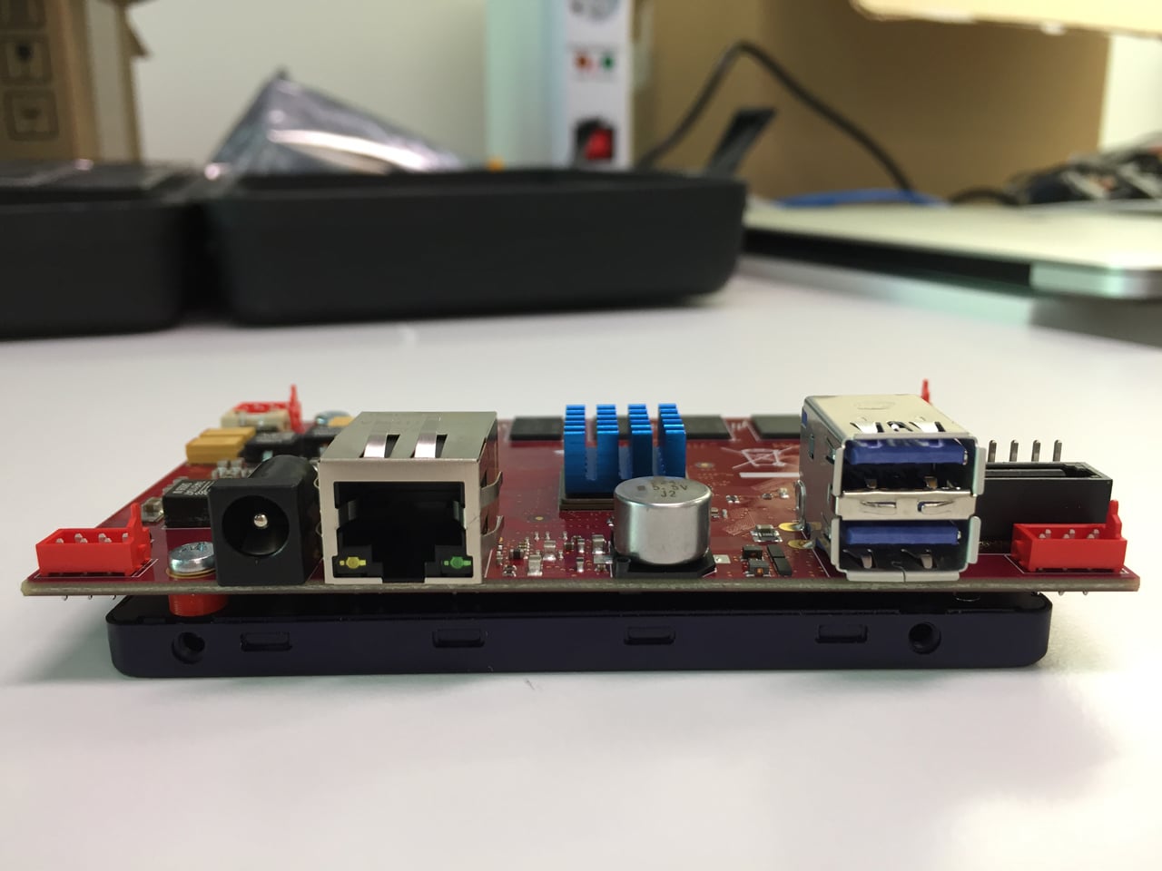 Serverová deska s čipem ARM.