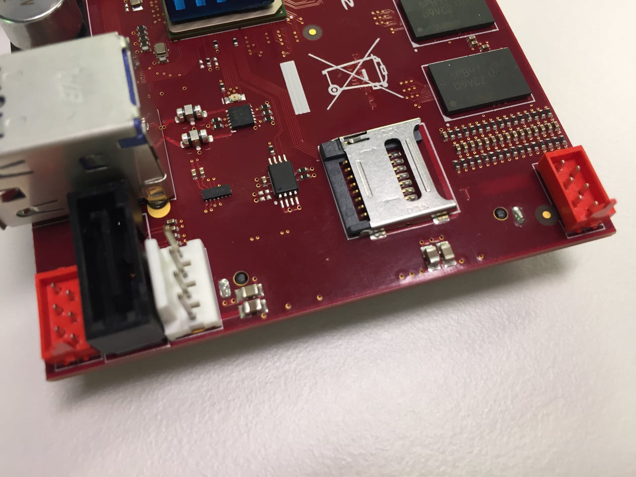 Serverová deska s čipem ARM.