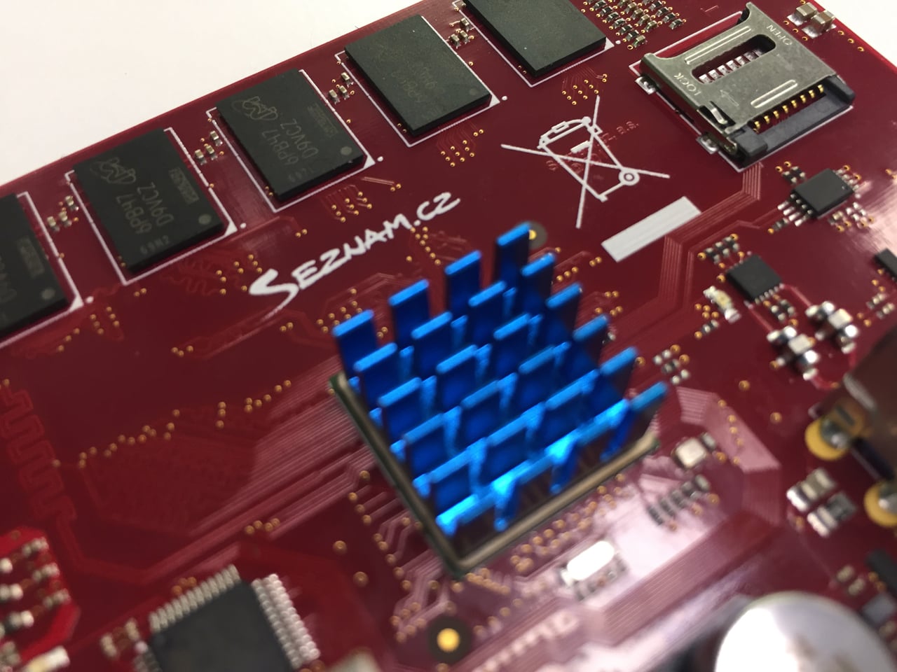 Serverová deska s čipem ARM.