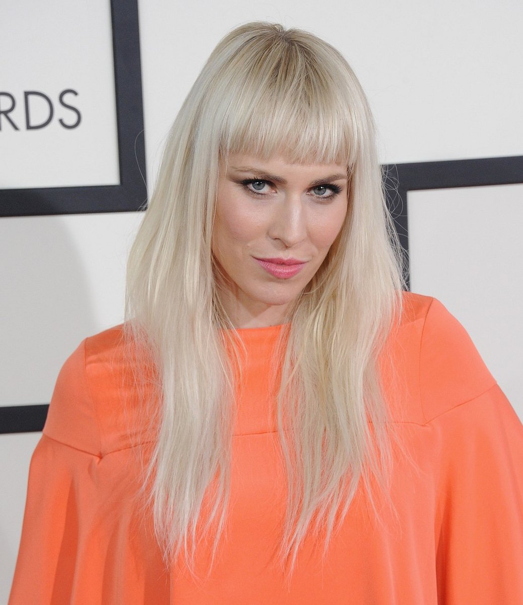 Zpěvačka Natasha Bedingfield na červeném koberci