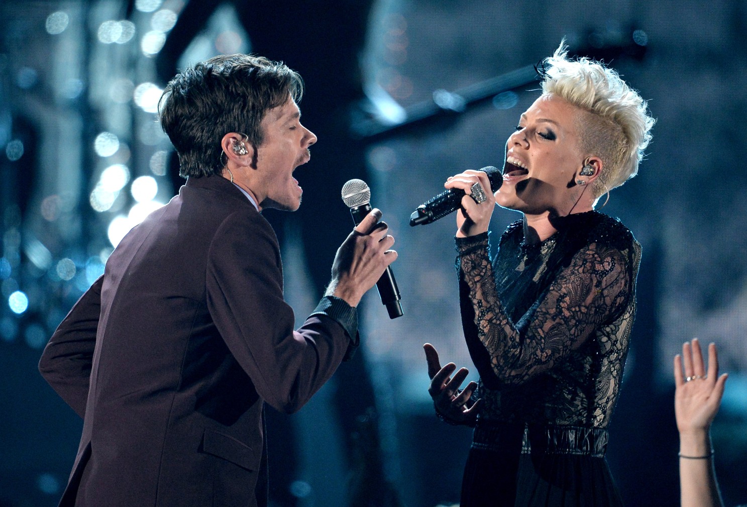 Zpěvačka P!nk a Nate Ruess při duetu Just Give Me a Reason