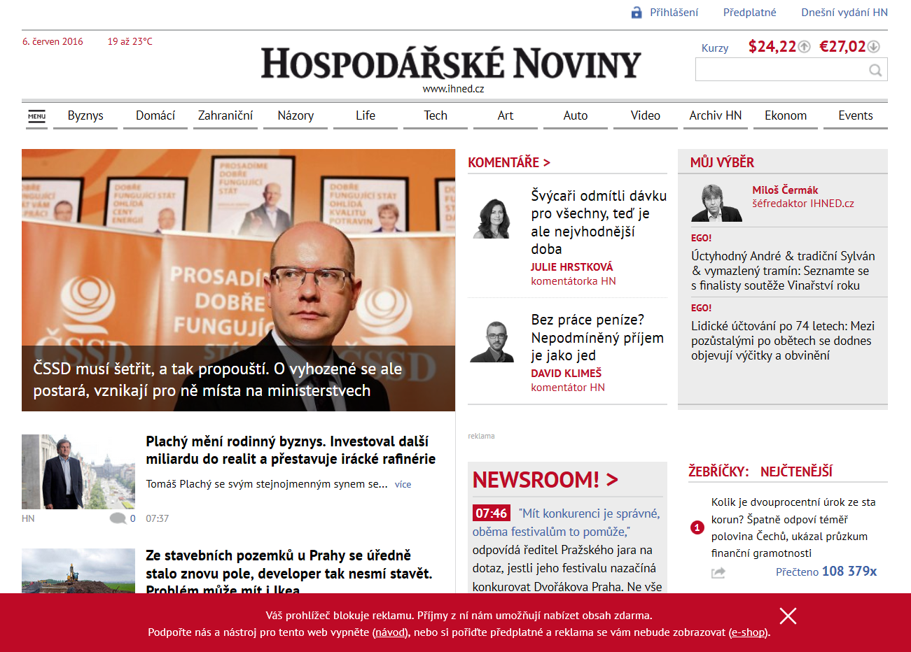 Zpátky do Česka. Lištu vyzývající vypnutí blokátoru nebo koupení předplatného zobrazuje uživatelům blokátorů i server IHNED.cz vydavatelství Economia.