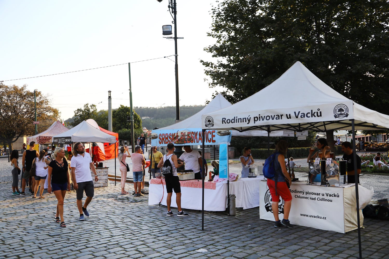 Podnikání v okolí Karlova mostu