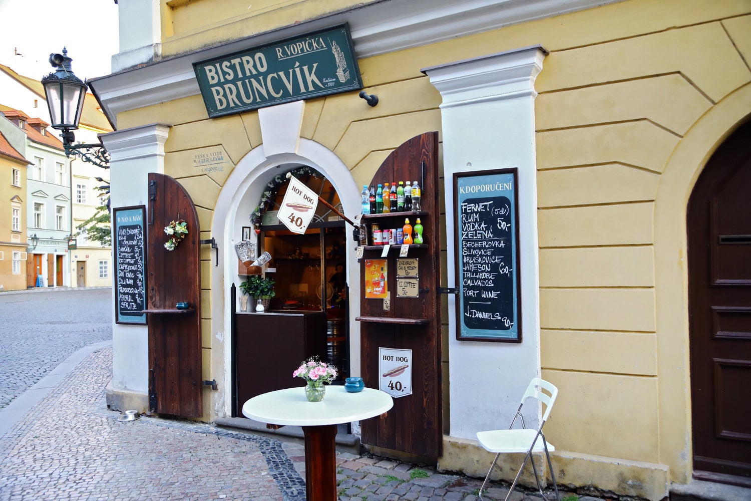 Podnikání v okolí Karlova mostu