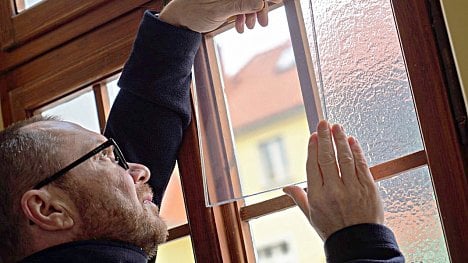 Náhledový obrázek - Konec nevzhledných vysílačů na městských střechách. Antény lze schovat do skla