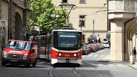 Náhledový obrázek - Potvrzeno. Kde jede hromadná doprava, využije automobil méně lidí