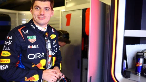 Náhledový obrázek - Verstappen si letos kromě čtvrtého mistrovského titulu dojel v F1 i pro bezmála dvě miliardy korun, odhaduje Forbes