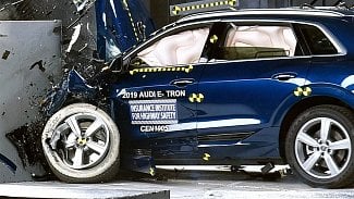 Náhledový obrázek - Audi e-tron je první klasický elektromobil, který prošel nárazovými testy IIHS s nejvyšším možným hodnocením