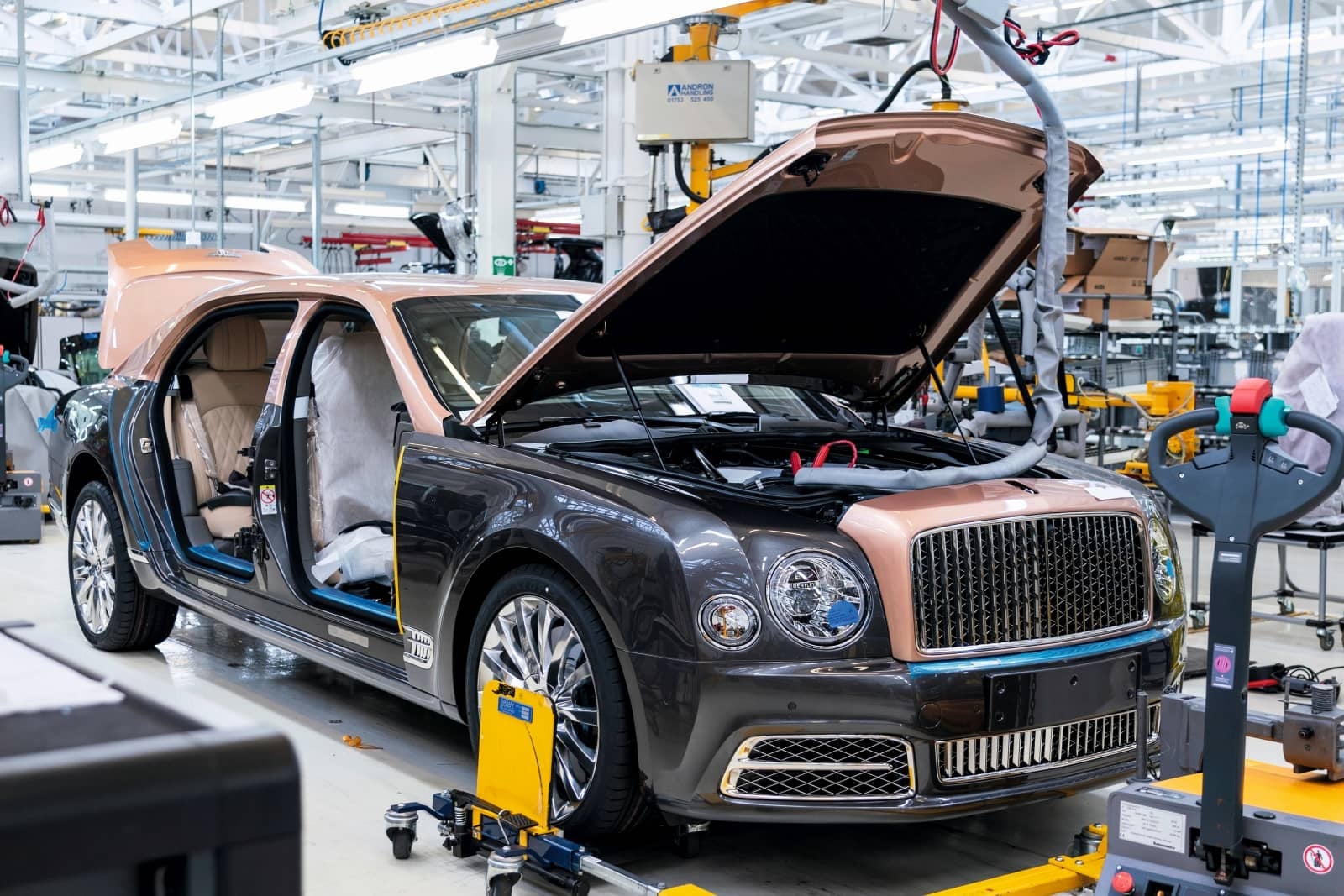 2020-03-BentleyFactoryTour010.jpg