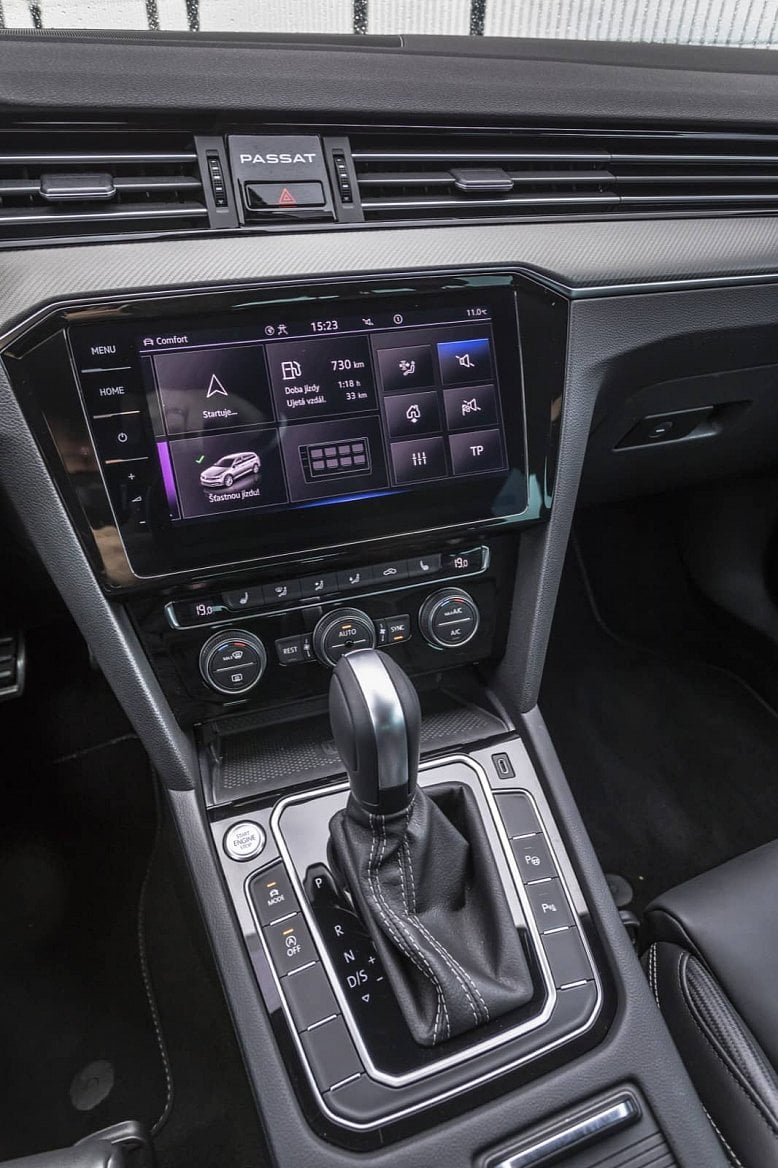 2019-11-Volkswagen-Passat-Variant-00025.jpg