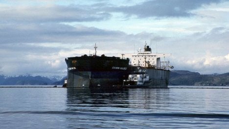 Havárie tankeru Exxon Valdez: Do moře tehdy vyteklo přes 40 tisíc tun ropy, která zabila nesčetně živočichů