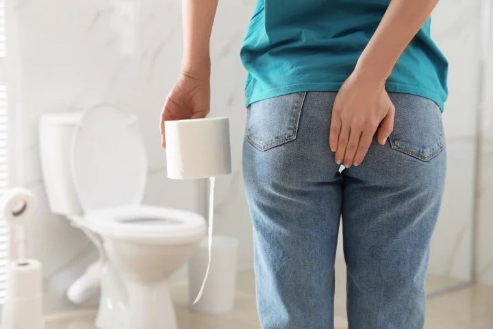 Kampylobakterióza se projevuje jako akutní zánět žaludku a střeva doprovázený průjmy. Infekce bakteriemi z rodu Campylobacter obecně bývají mírné, ohroženou skupinou jsou malé děti, starší osoby nebo jedinci s oslabenou imunitou.