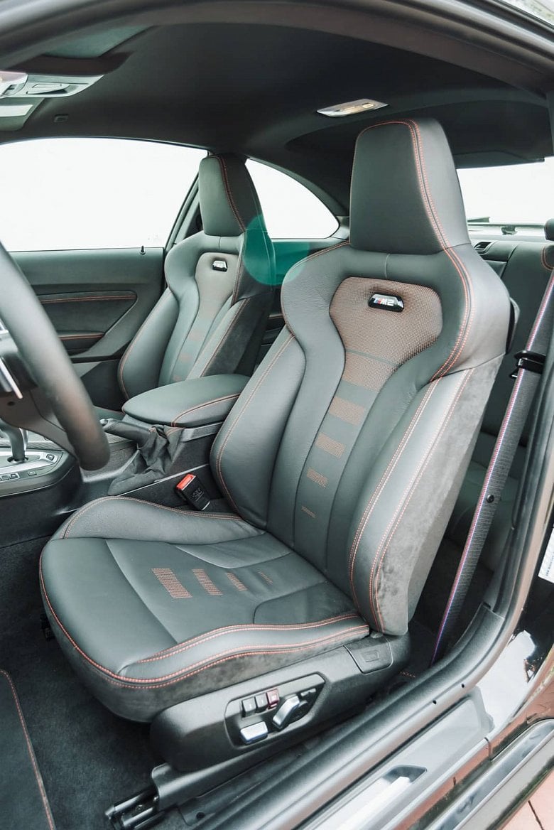 2019-11-Audi-TT-RS-vs-BMW-M2-vs-Nissan-370Z-00013.jpg