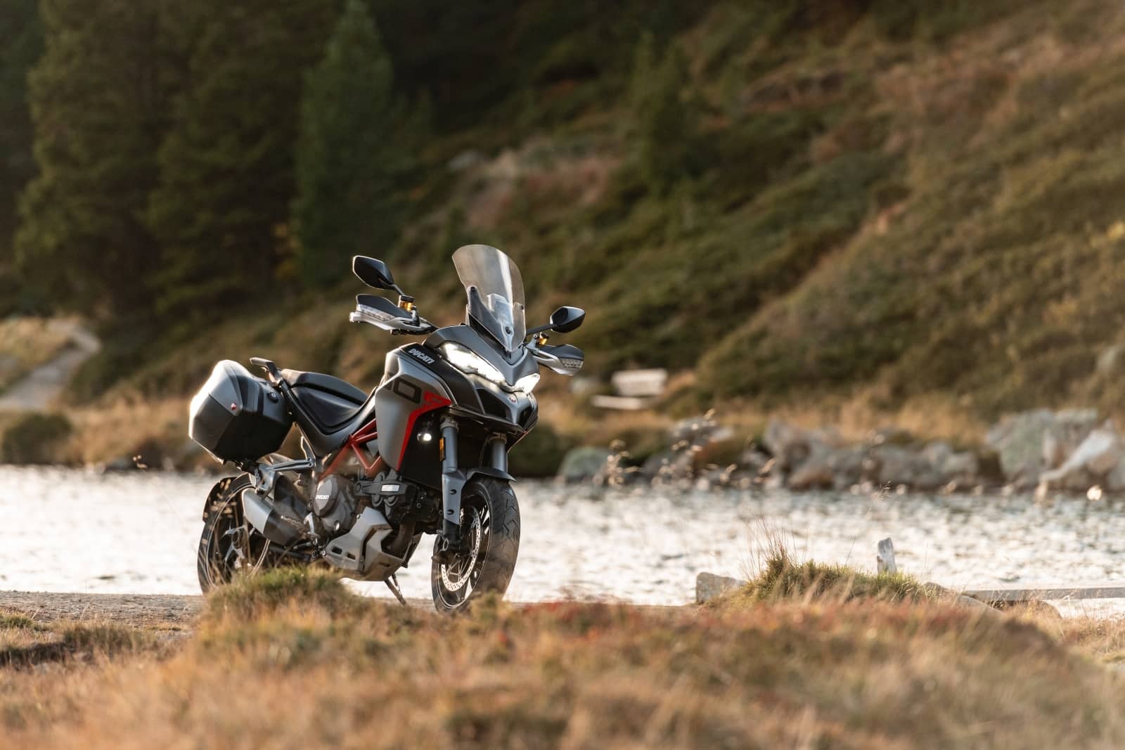 2019-11-MY20_DUCATI_MULTISTRADA-1260-S-GRAND-TOUR_11_UC101606_Hi