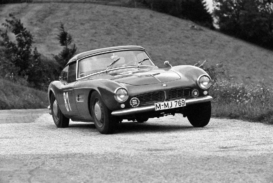 BMW 507 nikdy nebyl čistokrevný závodní speciál, ale přesto se pokusil získat nějaké vavříny v soutěžích.