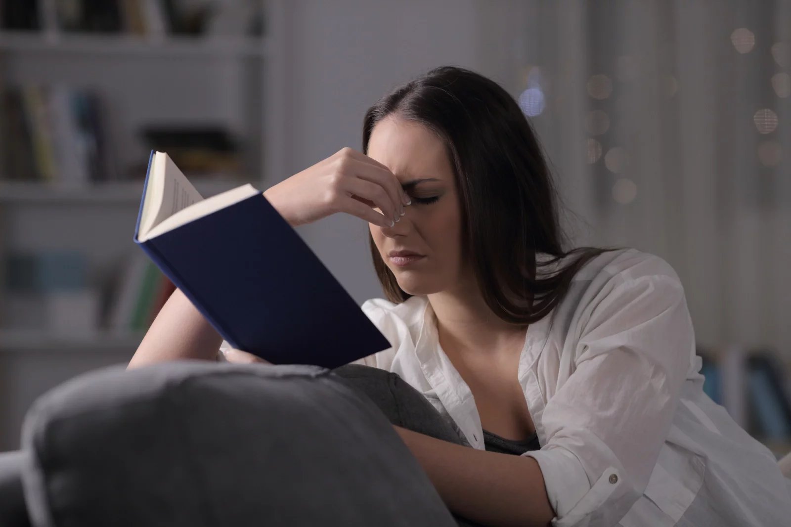 Dalekozrakost (hyperopie) je oční vada, při které člověk jasně vidí vzdálené předměty, ale má potíže se zaostřením na blízké předměty.