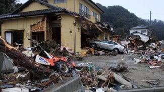 Škody způsobené zemětřesením ve městě Iwaky ve východním Japonsku 11. března 2011. Město leží 25 kilometrů od jaderné elektrárny Fukušima. Fotografie byla pořízena 9. dubna 2011.