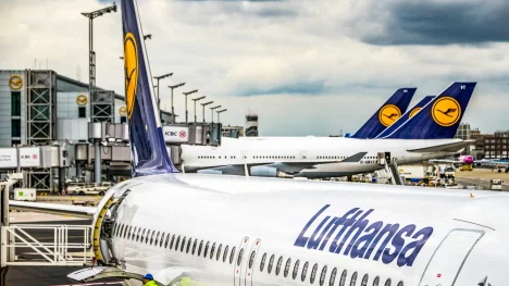 Náhledový obrázek - V Německu znovu stávkují. Lufthansa musela zrušit stovky letů, včetně těch do Česka