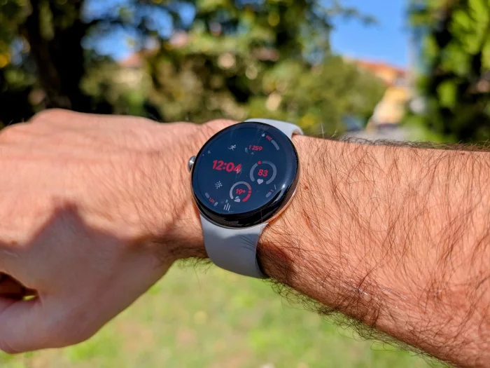 Pixel Watch 3 vypadají dobře na dámských i pánských rukou